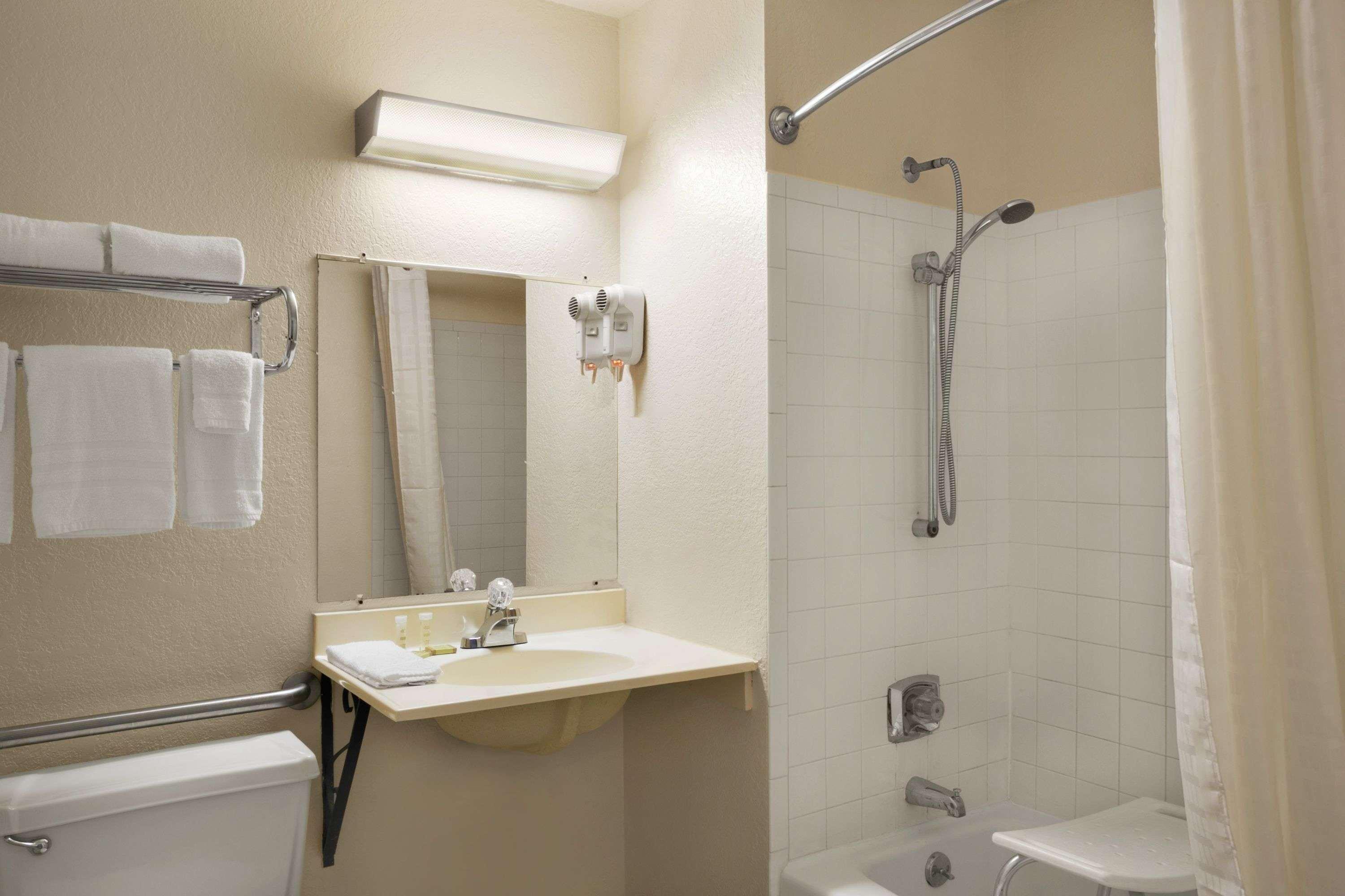 במוטל Super 8 By Wyndham סגינאו מראה חיצוני תמונה